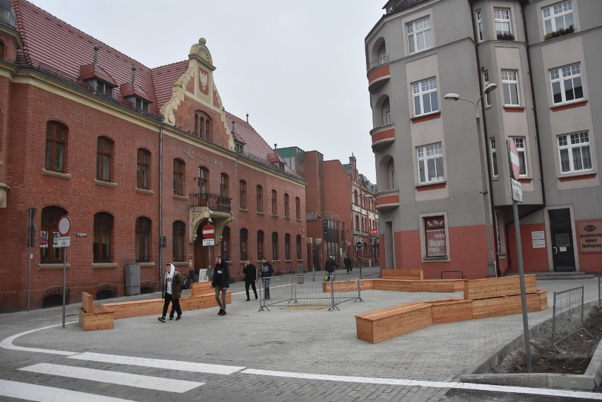 Plac miejski w Rybniku obok Poczty prawie gotowy