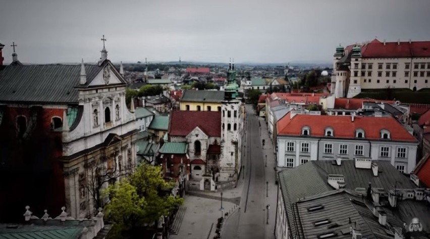 Przejmujące zdjęcia pustego miasta to teledysk do...