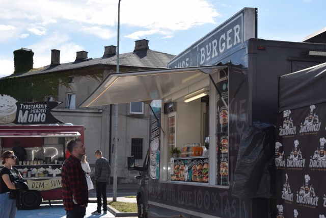 Zlot foodtrucków w Zduńskiej Woli rozpoczęty. Co można zjeść?