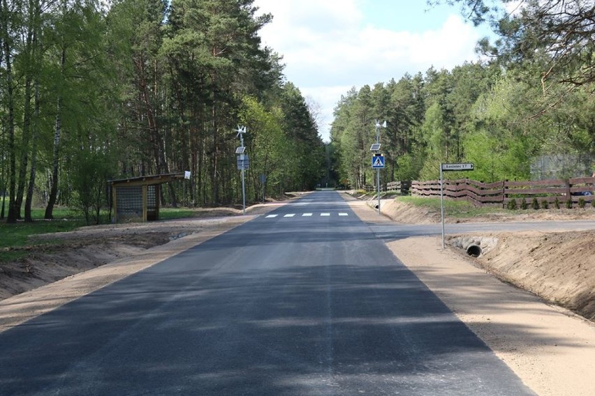 Starosta, wójt i wykonawca odbierali drogę, która połączyła powiat sokólski z białostockim 