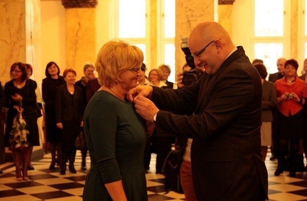Pracownicy socjalni z Rudy Śląskiej nagrodzenie przez prezydenta RP. Dostali medale