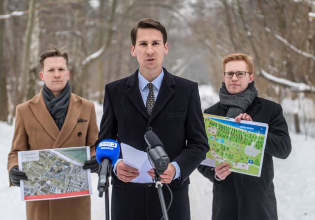 Konferencja prasowa posła PiS Kacpra Płażyńskiego oraz gdańskich radnych Przemysława Majewskiego i Andrzeja Skiby 19.02.2021