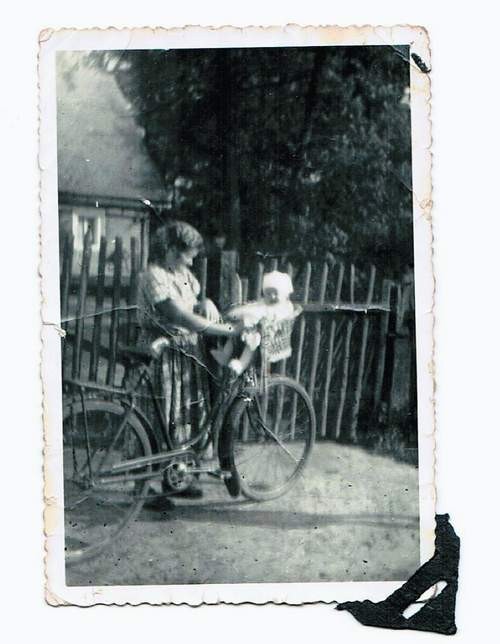 Joanna Otręba "na kole" z dzieckiem