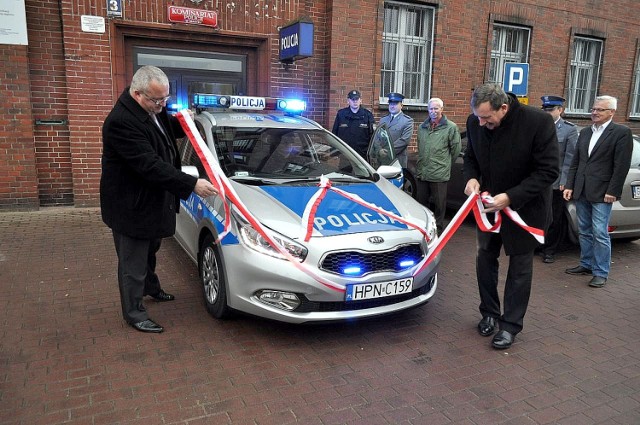 Policjanci z Miastka otrzymali nowy radiowóz