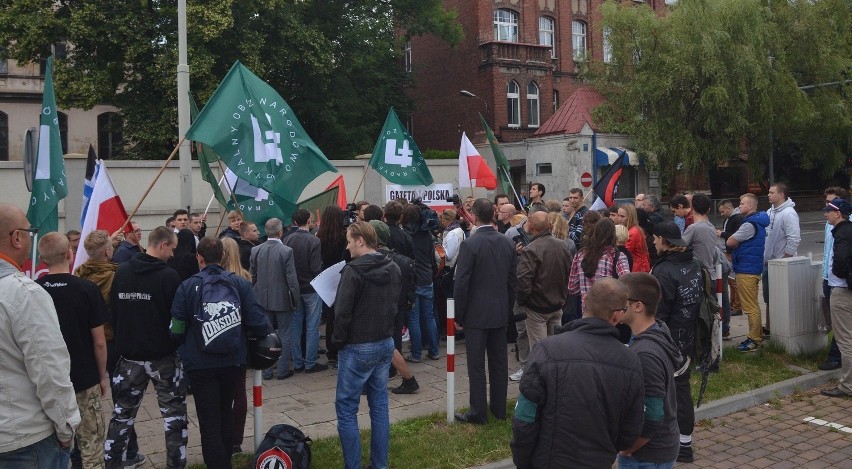 Manifestacja w Łodzi przed siedzibą ABW