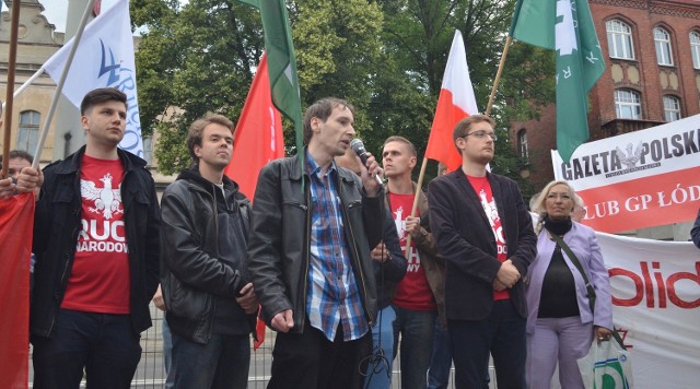 Manifestacja w Łodzi przed siedzibą ABW