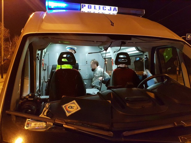 Wypadek na Włókniarzy w Łodzi. Pijany kierowca zatrzymany po policyjnym pościgu