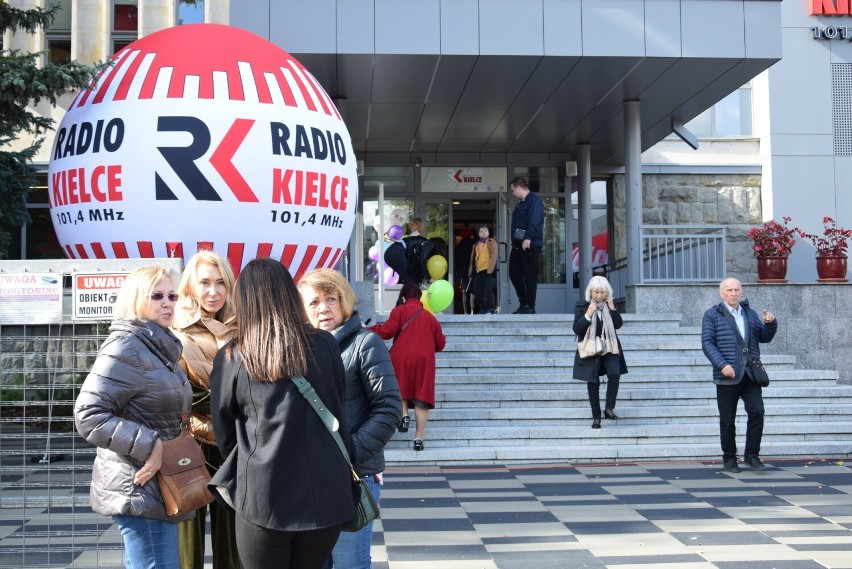 Dzień otwarty w siedzibie Polskiego Radia Kielce. Rozgłośnia świętuje 70-te urodziny ze swoimi słuchaczami. Zobaczcie zdjęcia