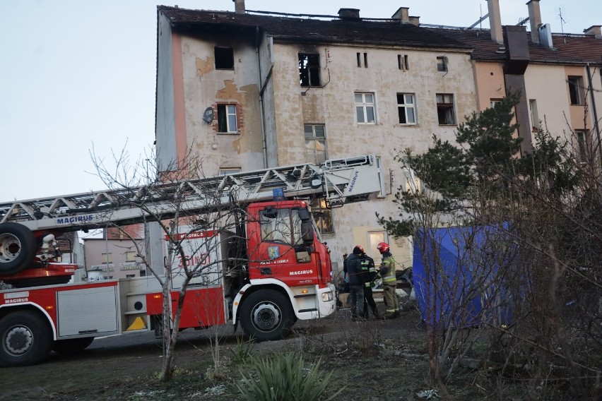 Pożar przy ulicy Głogowskiej w Legnicy, jedna osoba nie żyje, zdjęcia