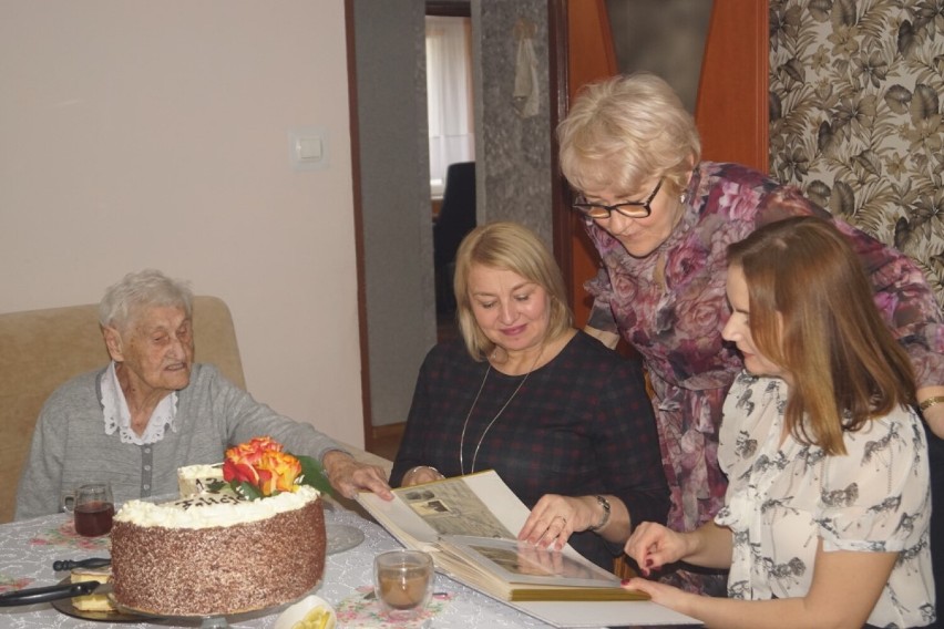 Wyjątkowe urodziny pani Felicji. Mieszkanka Wielenia skończyła 102 lata i cieszy się życiem! 