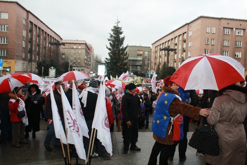 Sosnowiec: związkowcy protestowali przeciw planowanej reorganizacji w szkołach [ZDJĘCIA]