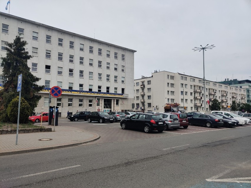 Za kilka dni nie zaparkujemy już na parkingu przy Urzędzie Miasta Gdyni. Plac będzie zamknięty z powodu budowy Parku Centralnego