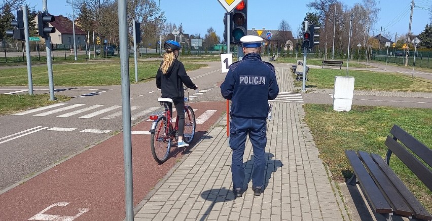 Policjanci z Pruszcza przeprowadzili turniej bezpieczeństwa dla uczniów powiatowych szkół. To szczególnie istotne przez ostatnie wydarzenia