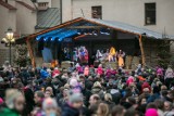 Tłumy krakowian odwiedzają żywą szopkę u Franciszkanów