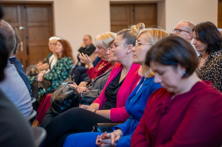 Dzień Edukacji Narodowej. Nauczyciele z gminy Oborniki otrzymali nagrody z rąk burmistrza [ZDJĘCIA]