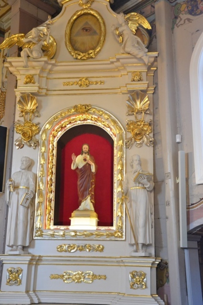 W Chrostkowie zabytkowy kościół świętej Barbary odzyskał dawny blask. To prawdziwa perełka architektury drewnianej [zdjęcia]