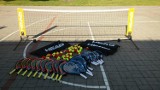 Gmina Czermin. Sprzęt tenisowy wygrany w ramach ogólnopolskiej akcji „Dzieciaki do Rakiet” dotarł do Szkoły Podstawowej w Broniszewicach