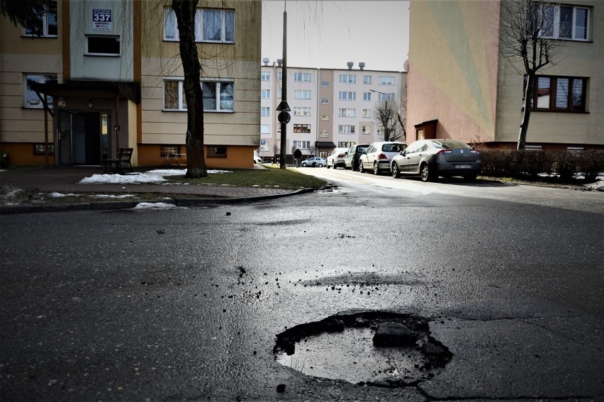 Dziury na ulicach Bełchatowa. Jak wygląda miasto po zimie? 