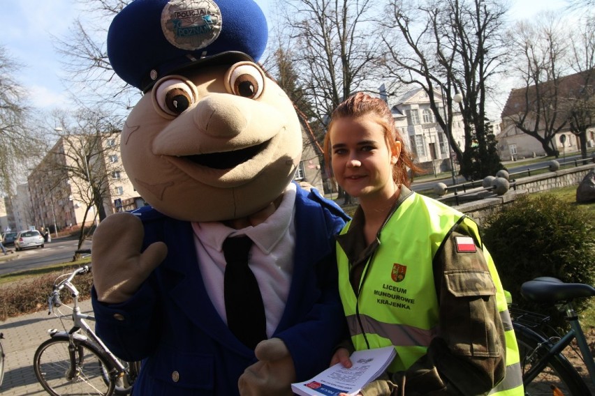 Złotowscy policjanci znakują rowery