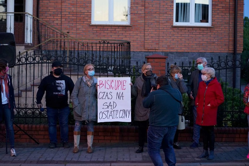 Protest przed Kurią Diecezjalną w Kaliszu