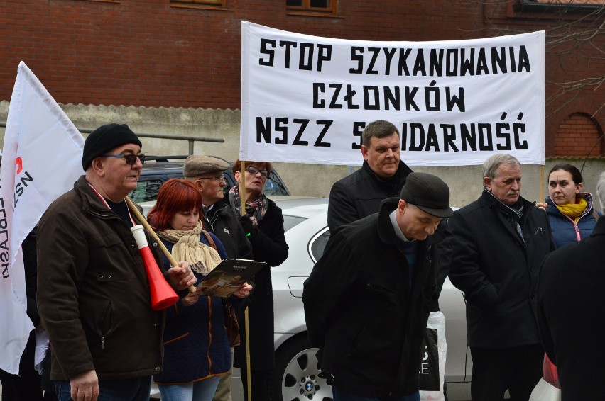 Związki zawodowe protestowały przy siedzibie PSS Społem w Kwidzynie [ZDJĘCIA/VIDEO]
