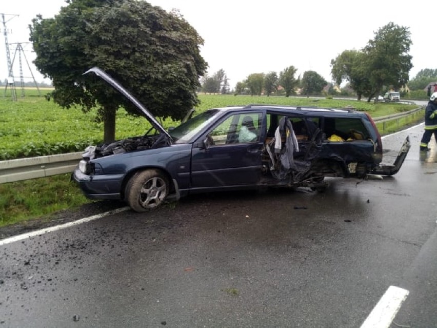 Wypadek w Martągu. Zderzyły się dwa samochody osobowe, jedna osoba trafiła do szpitala [ZDJĘCIA]