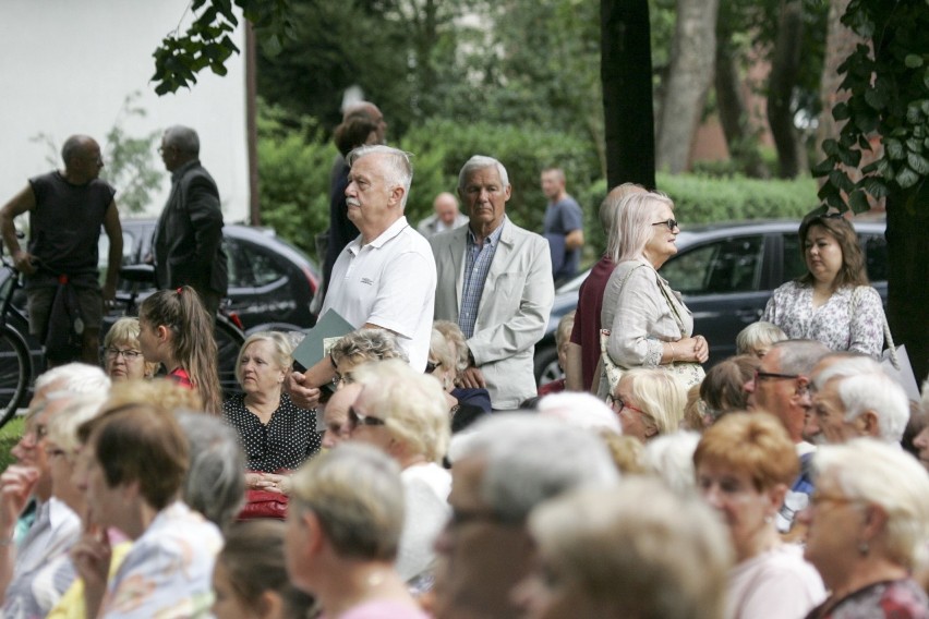 To był przedostatni koncert z cyklu Garden Party u Karola,...