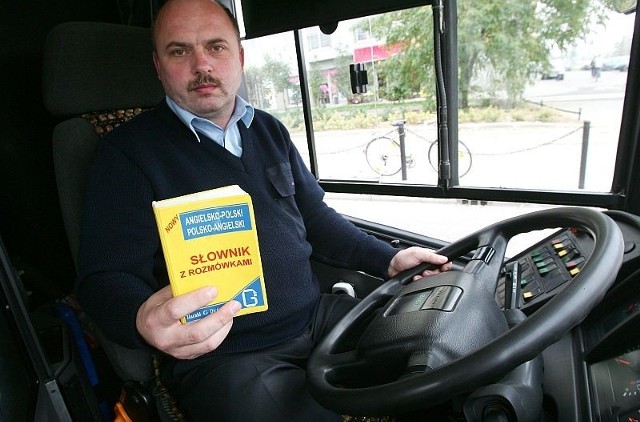 Kierowca Mariusz Baraniecki chce uczyć się angielskiego