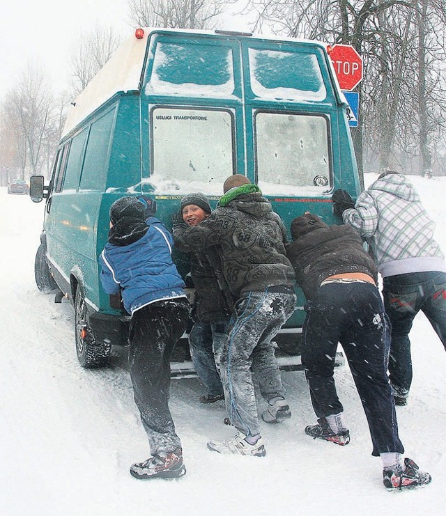 Atak zimy sprawił dużo kłopotów przede wszystkim kierowcom