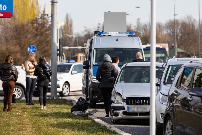 W Rzeszowie zderzyły się cztery samochody. Na szczęście nikt nie został ranny [ZDJĘCIA]