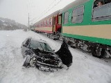 Samochód wjechał pod pociąg w Muszynie [ZDJĘCIA]