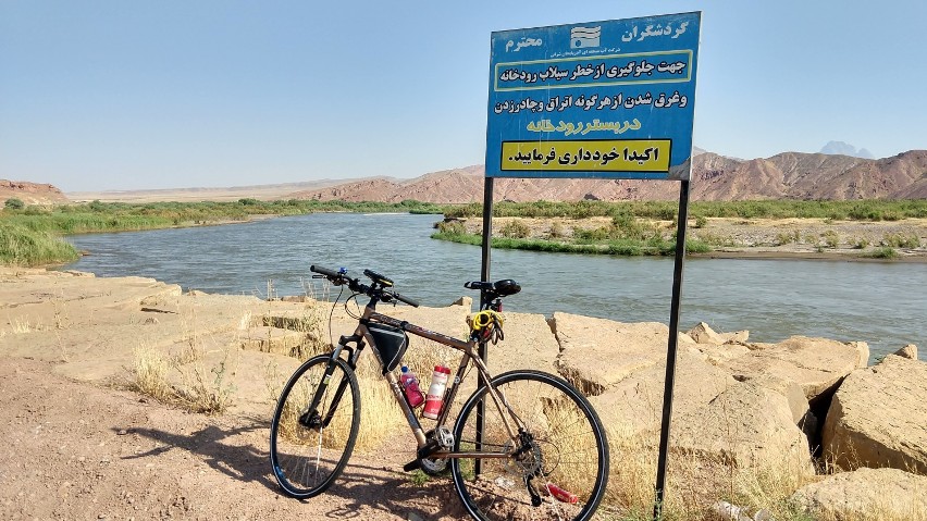 Marek Paw przejechał rowerem przez Armenię i Iran. 1145 km w 10 dni [ZDJĘCIA]