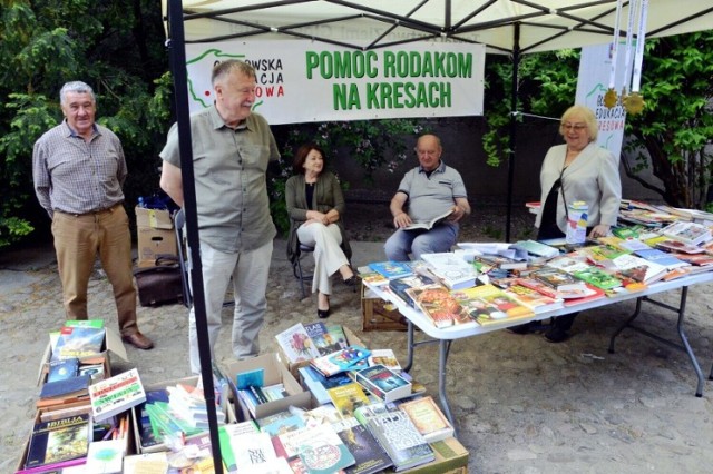 Stoisko z książkami wystawi Głogowska Edukacja Kresowa