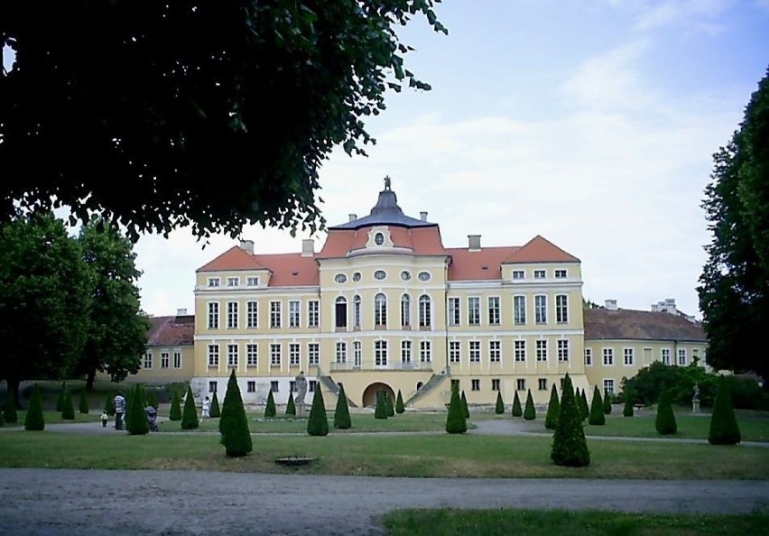 Pałac w Rogalinie w stylu barokowo-klasycystycznym...