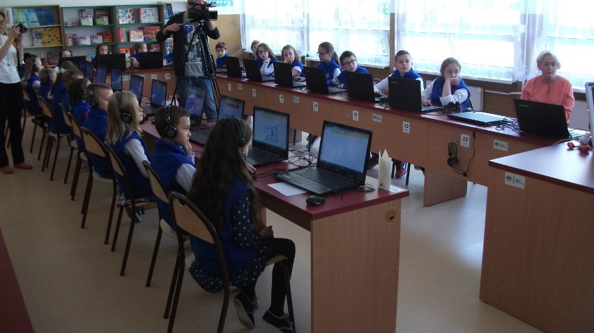 Szkoła podstawowa nr 30 z Wałbrzycha ma nową pracownię multimedialną do nauki języka angielskiego 