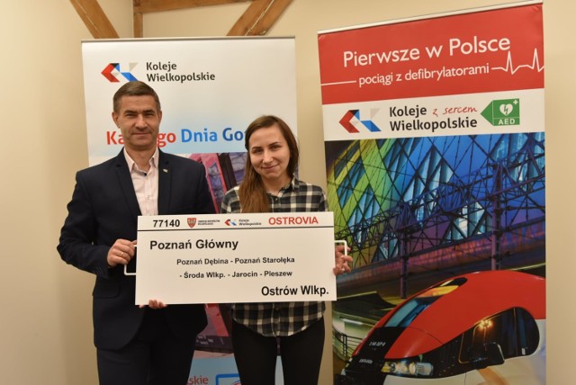 Koleje Wielkopolskie wręczyły nagrodę zwyciężczyni konkursu na nazwę  pociągu do Ostrowa Wielkopolskiego | Ostrów Wielkopolski Nasze Miasto