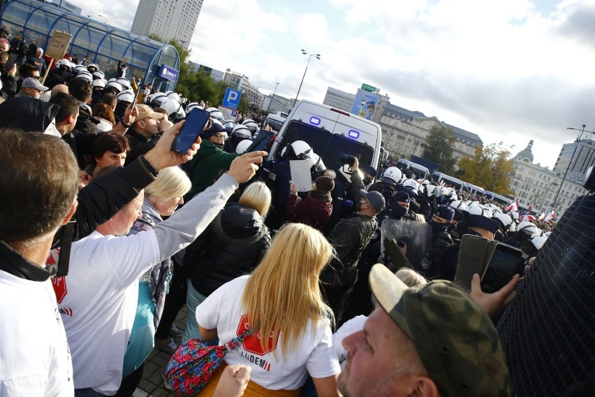 Marsz o Wolność. Mieszkańcy Radomska na proteście w Warszawie [ZDJĘCIA]