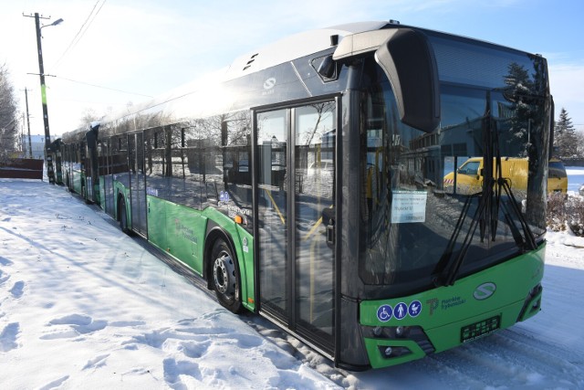 Nowe autobusy MZK, tzw. miękkie hybrydy, dotarły do Piotrkowa. Wkrótce będą kursować na regularnych liniach, 19.12.2022