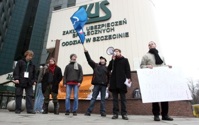 Pikieta przed siedzibą ZUS-u w Szczecinie