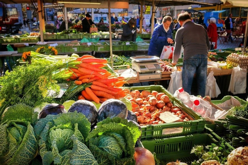 selery 1,80-2,50 zł/kg (1-1,60)...