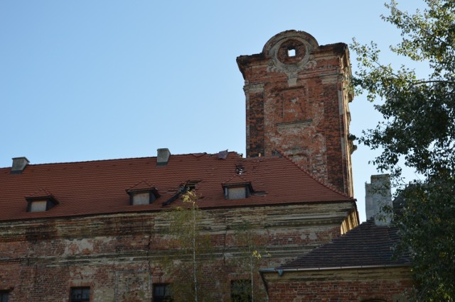 Odbudowę wieży, ścian, elewacji i dachu żarskiego zamku po pożarze sprzed miesiąca, oszacowano na 2 mln 420 tys. zł.
