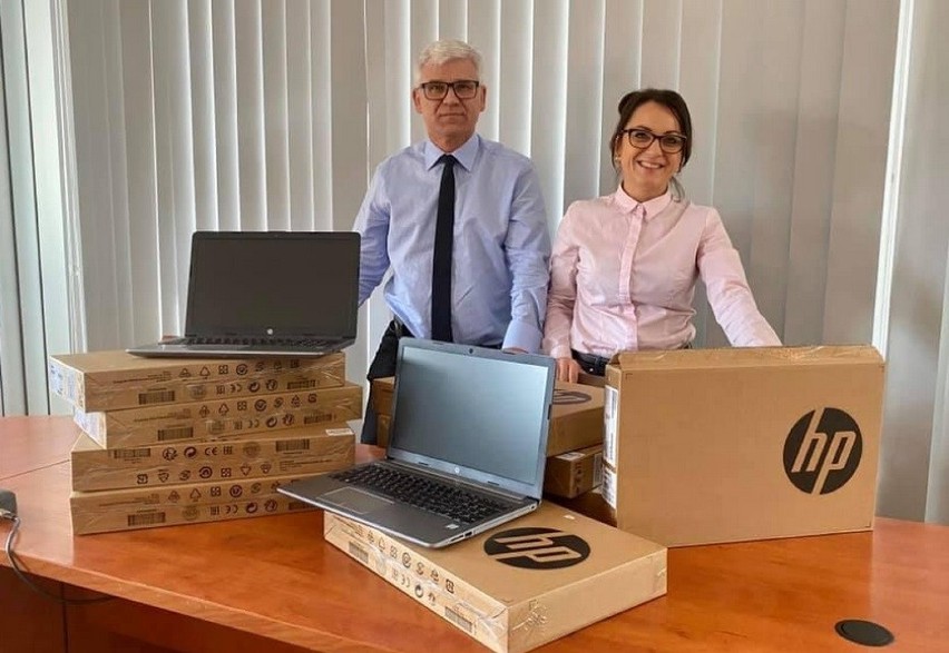 Laptopy trafią do uczniów szkół podstawowych z gminy Siedlec