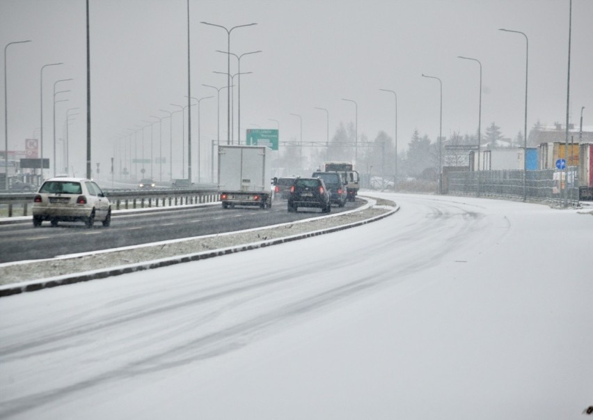 Zima w Radomiu. Trudne warunki na ulicy Wojska Polskiego. Zobacz zdjęcia 
