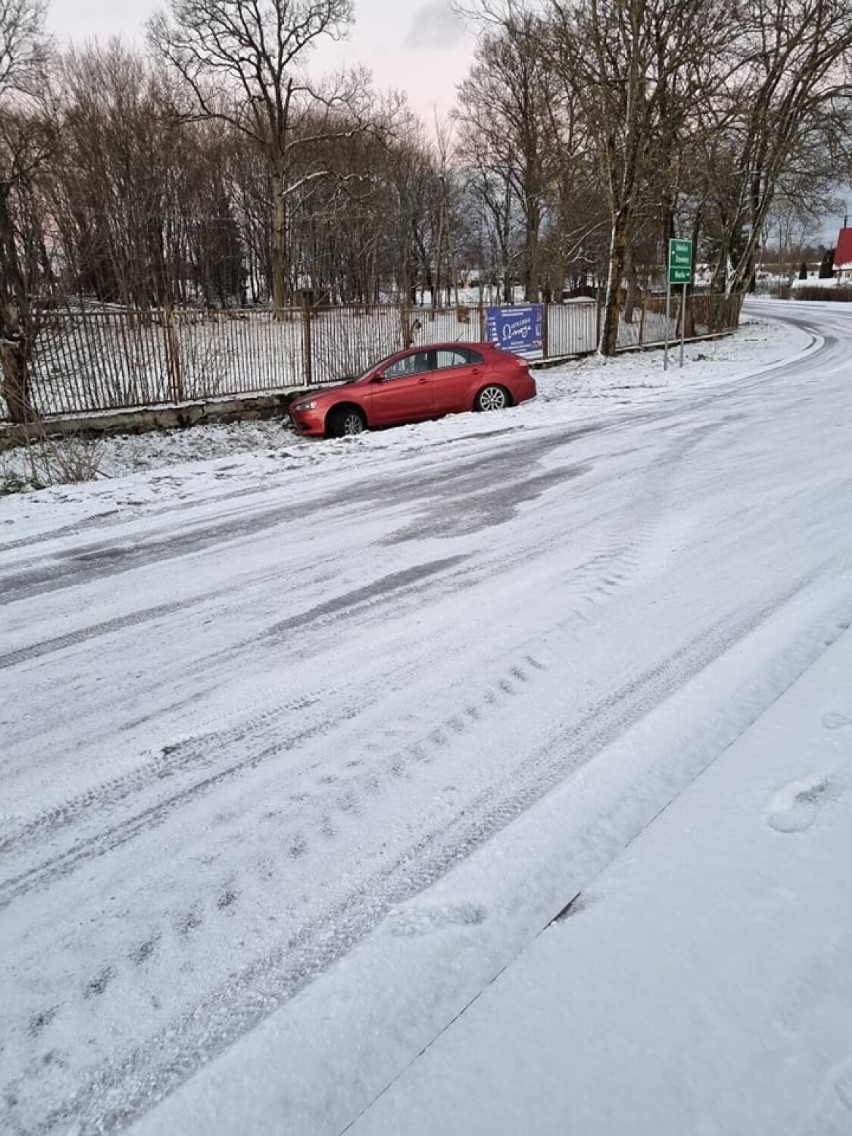Mieszkańcy Sępolna Wielkiego zapraszają na łyżwy. Po drogach powiatowych, na których jest lód