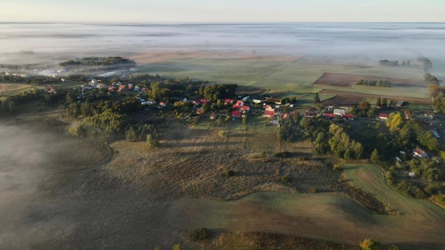 Piława i okolice w jesiennej mgle