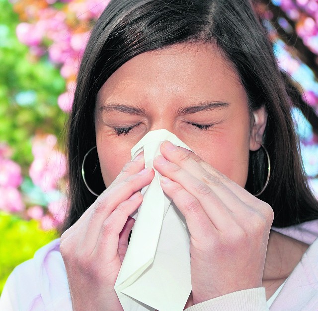 Sezonowy katar to jeden z objawów alergii