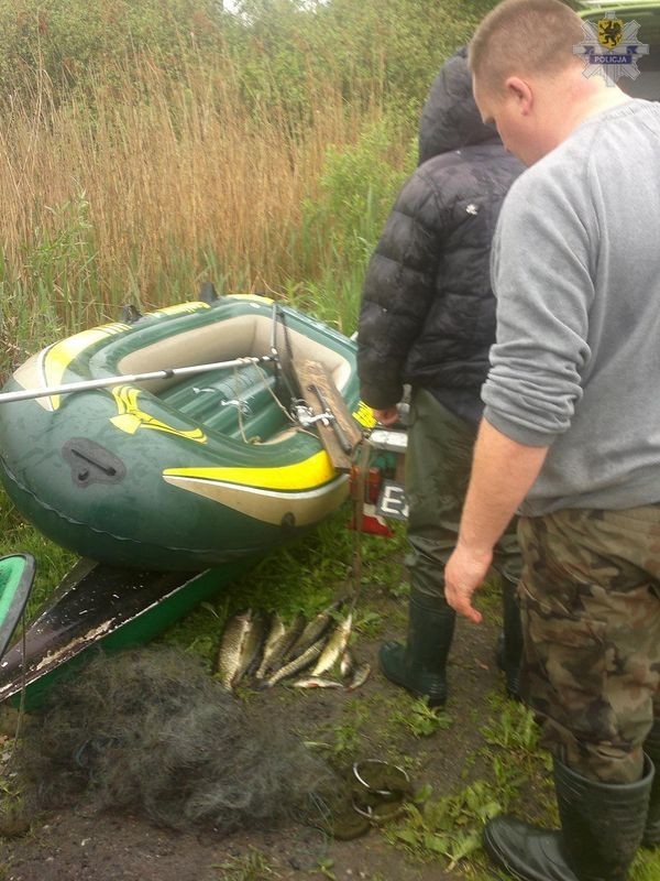 KPP Kwidzyn: Na jeziorze Liwieniec złapali kłusownika. Jego łupem padło 20 kg ryb!
