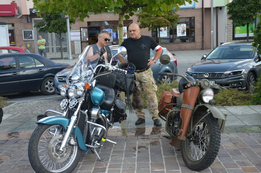 Obchody 74. rocznicy wybuchu powstania warszawskiego na pl. Kościuszki w Tomaszowie Maz. [ZDJĘCIA, FILM]