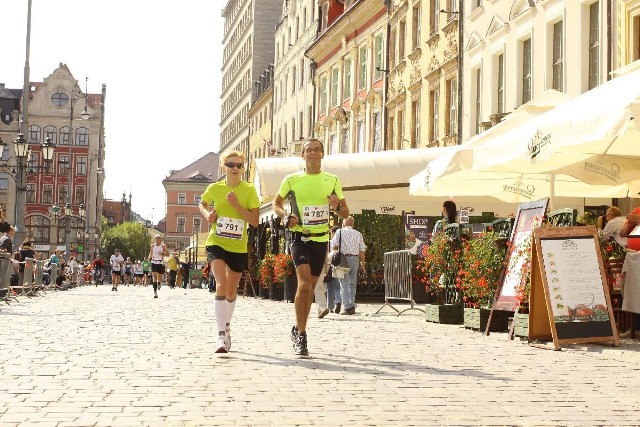 Katarzyna Kanclerz - Januszewska - biegaczka Formy Wodzisław Śl. W ubiegłym roku kończyła maratony we Wrocławiu i Poznaniu na wysokich lokatach. Odpowiednio 2 i 3 miejsce.