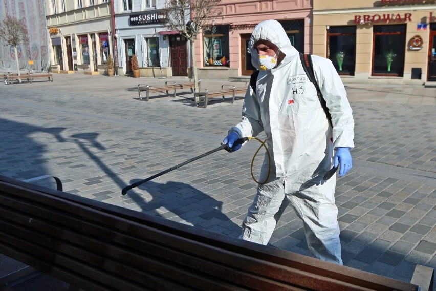 Ławki, kosze na śmieci, poręcze. Zaczęło się wielkie odkażanie Lublina. Zobacz zdjęcia 